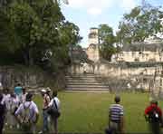 Teilansicht auf Wohngebude und Palste der zentralen Akropolis