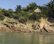 Immer wieder entdecken wir kleine Mayasiedlungen am Usumacinta