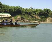 Im Januar 1998 werden Reisegruppen in Guatemala noch zwangsweise zur eigenen Sicherheit vom Militr begleitet. Der Friedensvertrag ist noch nicht berall  umgesetzt worden.